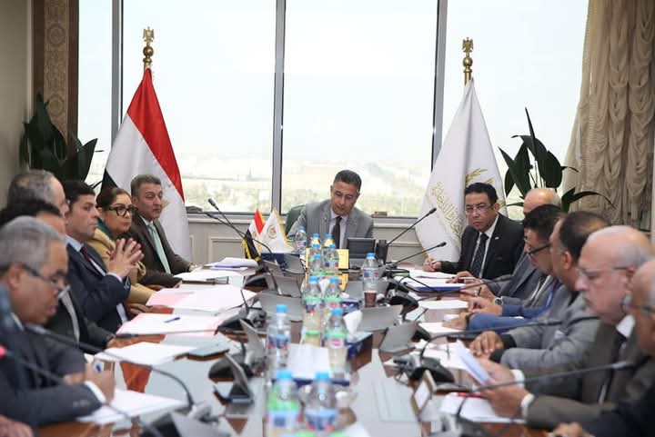 وزير التموين يتابع منظومة الطحن